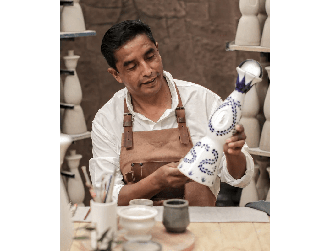 Clase Azul Reposado Tequila – 70cl in Signature Ceramic Decanter - CorporateGifts.London