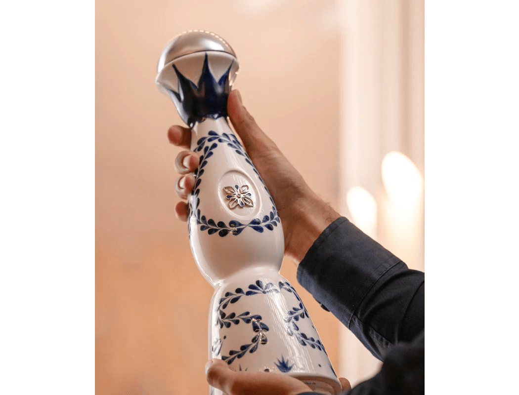 Clase Azul Reposado Tequila – 70cl in Signature Ceramic Decanter - CorporateGifts.London